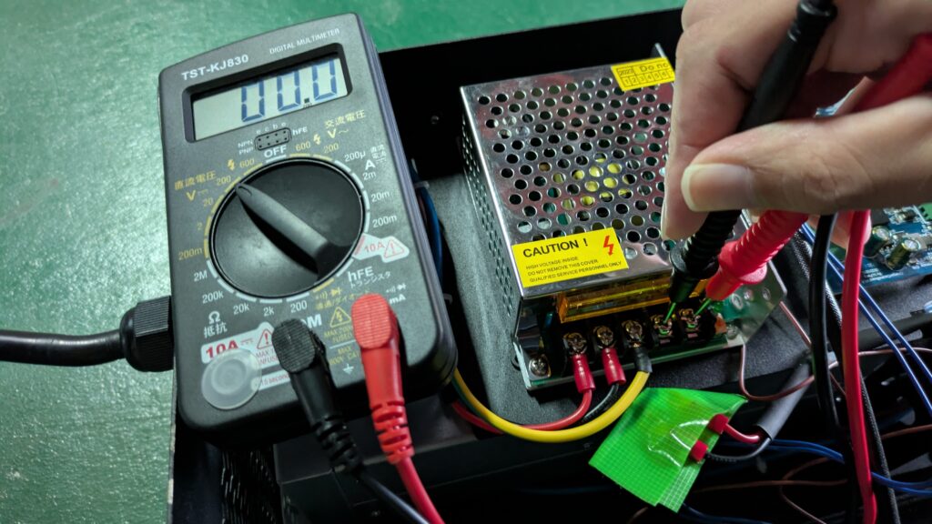 安定化電源を接続して動作確認